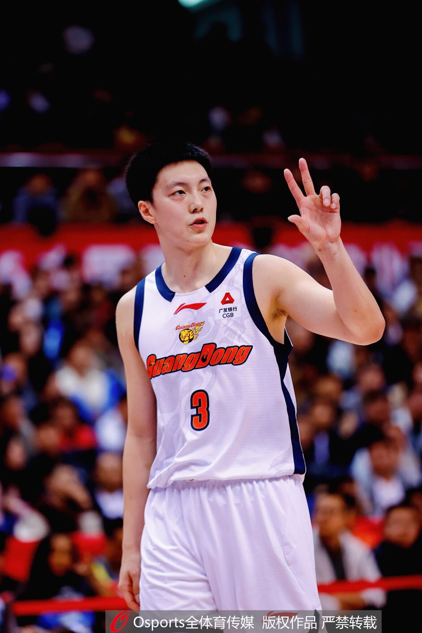 乐鱼体育-常规赛仅31.3%！胡明轩季后赛至今3分球27投14中 三分命中率51.9%