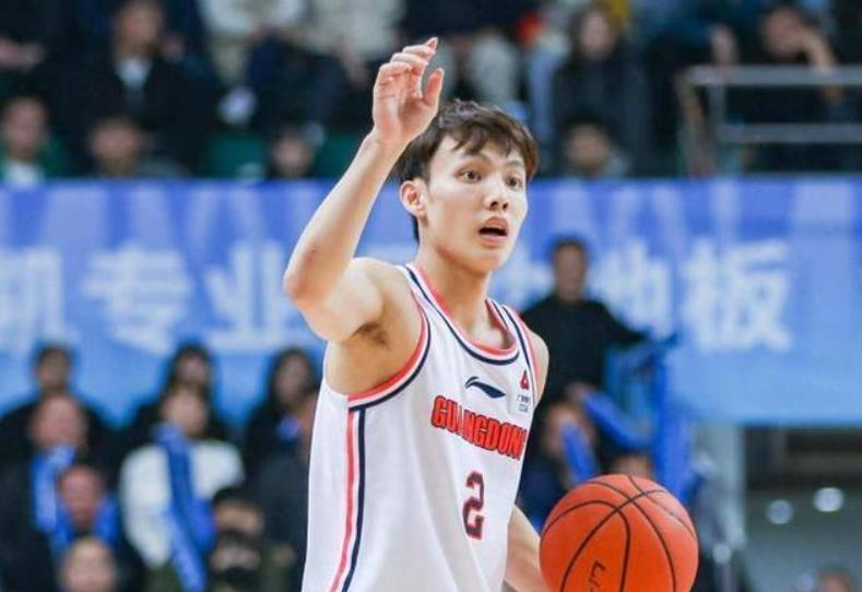 乐鱼体育-广东主场迎战上海，两大豪门对决，徐杰主场再说晚安