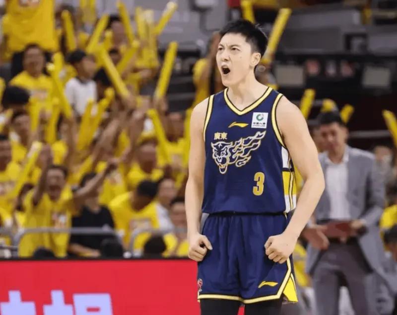 乐鱼体育app下载-广东G2绝杀3将太爆了！胡明轩与奎因燃尽，张皓嘉最后攻守锁胜局